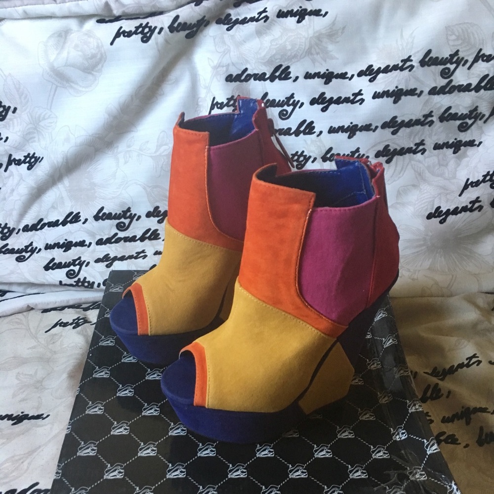 Multicolored Peep to Wedges